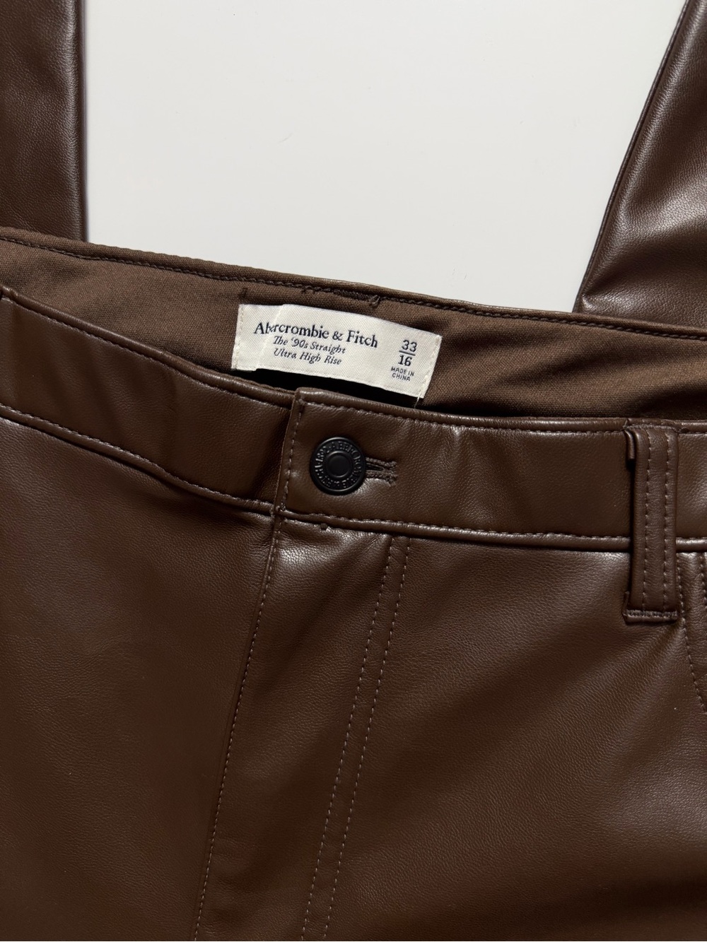 Abercrombie & Fitch 90s Straight Ultra HR Leather Pants, Brown, Size 33/16 - Picture 4 of 4